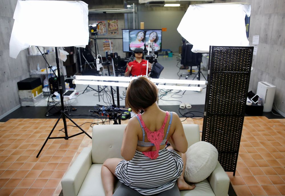 Giappone, il mondo del porno apre le porte alla realtà virtuale.jpg Giappone, il mondo del porno apre le porte alla realtà virtuale.jpg